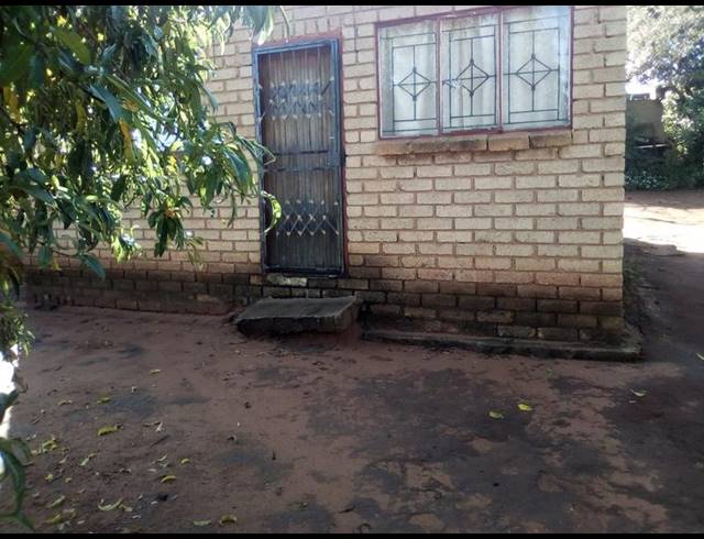 2 BEDROOM HOUSE FOR SALE IN REFILWE